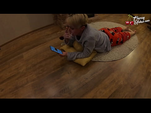 ❤️ ရူးသွပ်သော ဆံပင်ရွှေရောင် စုတ်နေသည် ကြီးမားသော ဒစ်ကြီးကို စို့ပြီး ခုန်နေသည် - စအို လိင် ❤️❌ Sex video မှာ ငါတို့မှာ ❌